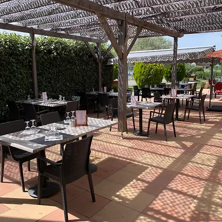 Et Restaurant Logis De Mon Pere Saint-Jean-le-Centenier