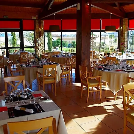 Et Restaurant Logis De Mon Pere Saint-Jean-le-Centenier