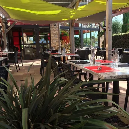 Et Restaurant Logis De Mon Pere 3*