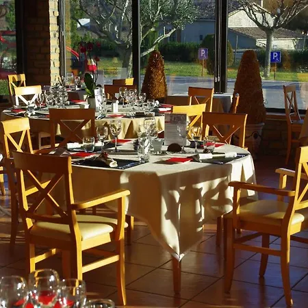 Et Restaurant Logis De Mon Pere Hotel Saint-Jean-le-Centenier
